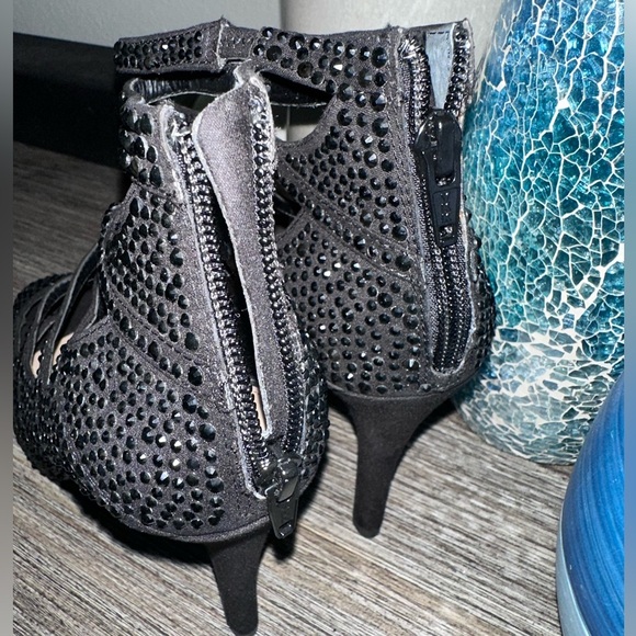 Gianni Bini Black Heels - Picture 6 of 9
